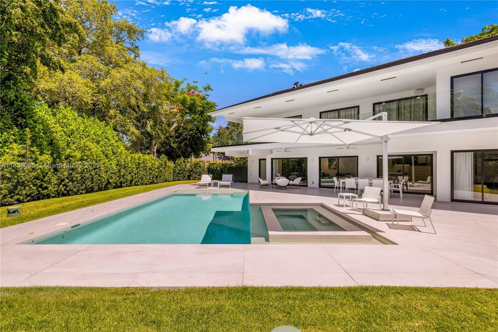 7180 E Lago Dr  Coral Gables FL 33143 photo