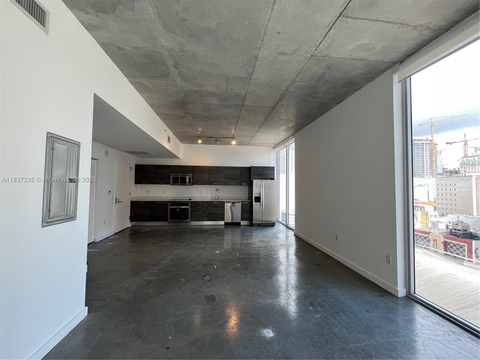 Property Photo: 151 SE 1st St 902 FL 33131