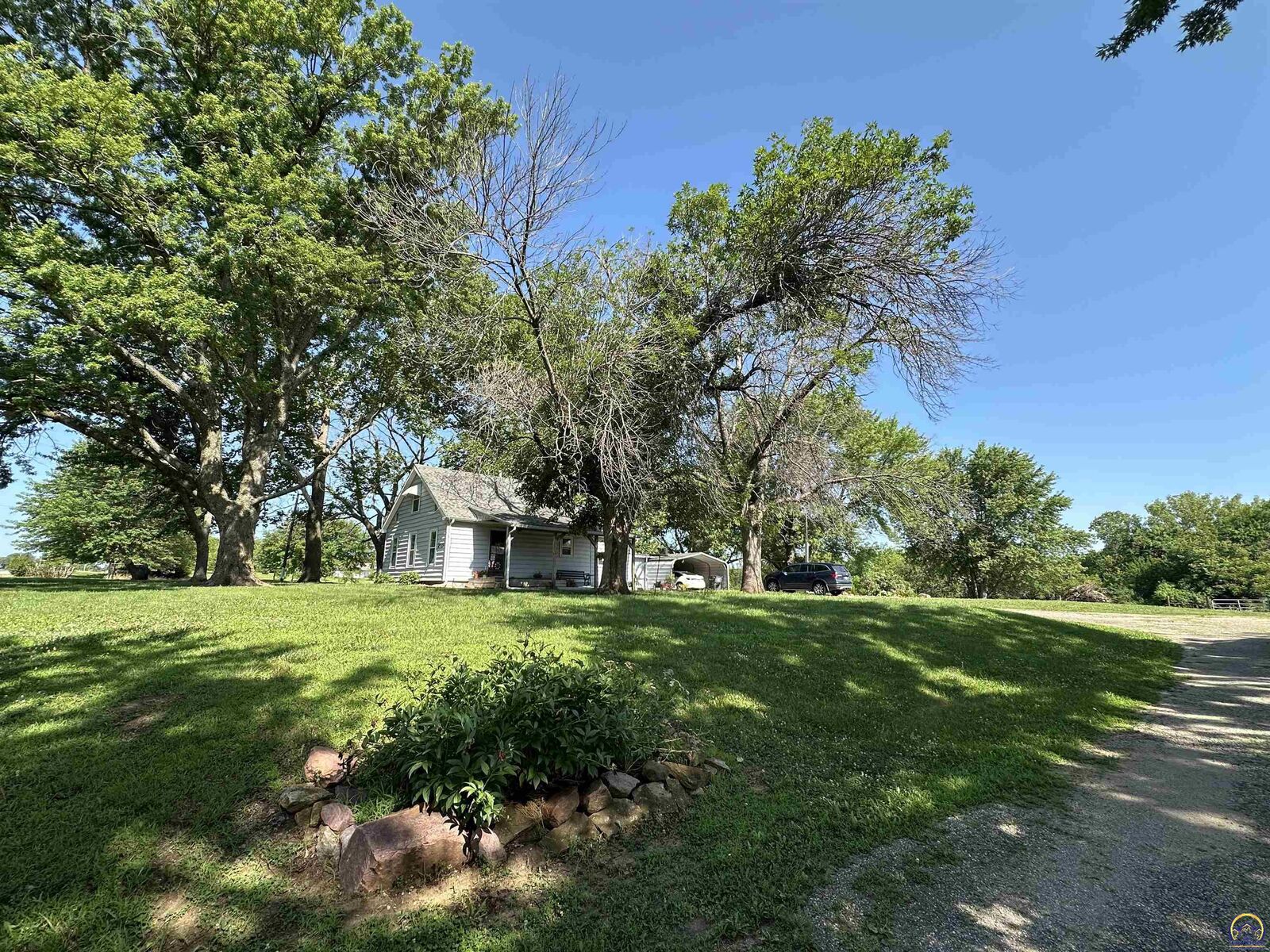 Property Photo: 2030 NE 46th St KS 66617