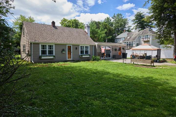 Property Photo: 4 Heather Hill CT 06880