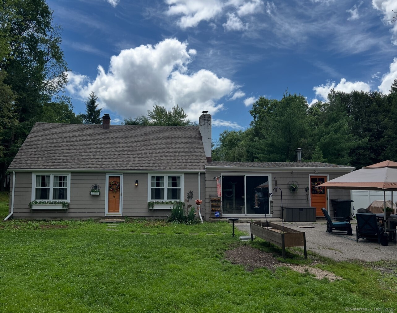 Property Photo: 4 Heather Hill CT 06880