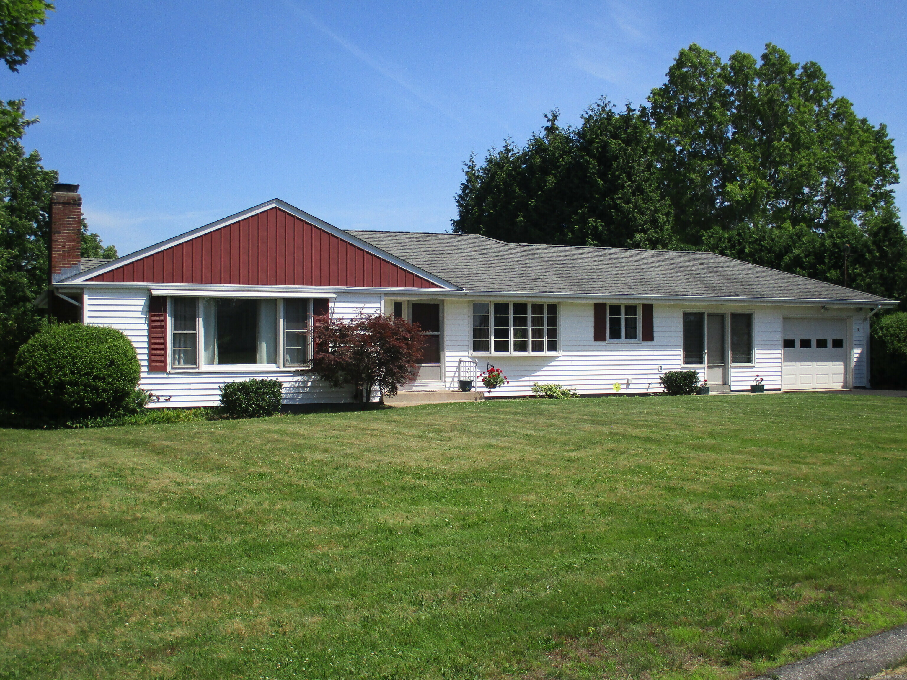 Property Photo: 8 Susan Lane CT 06450