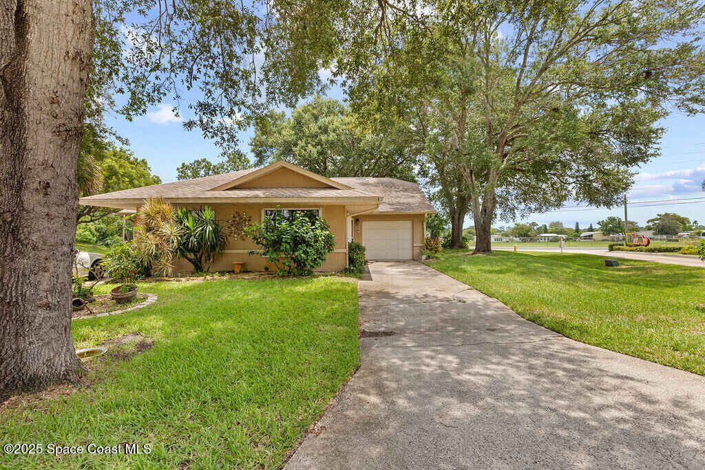 Property Photo: 450 L M Davey Lane FL 32780
