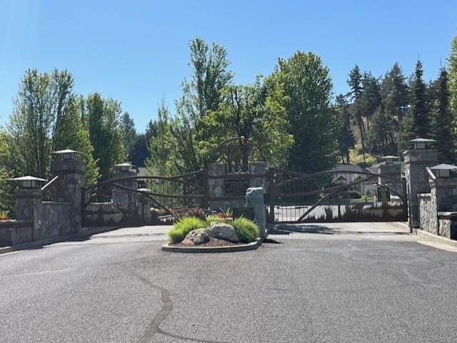 Property Photo: 825 E Lakeview Ln WA 99208