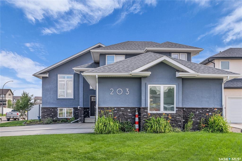 Property Photo: 203 Lehrer Place SK S7R 0L4