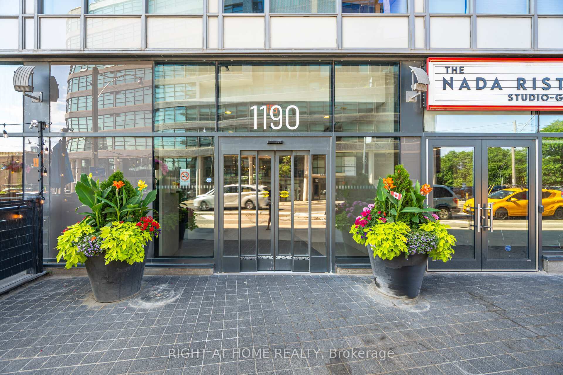 Property Photo:  1190 Dundas Street 527  ON M4M 0C5 