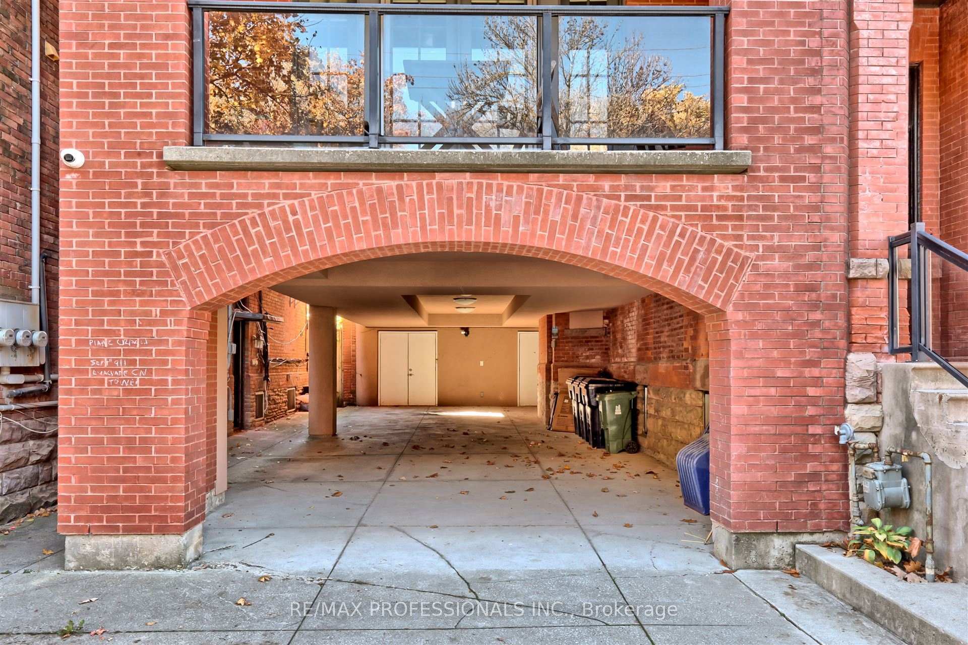 Property Photo: 90 Madison Avenue ON M5R 2S4