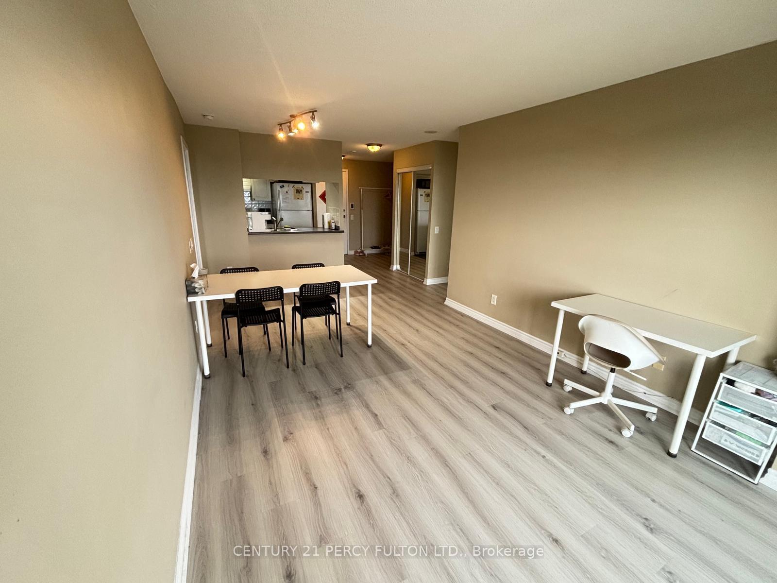 Photo de la propriété: 8 Mondeo Drive 1420 ON M1P 5C7
