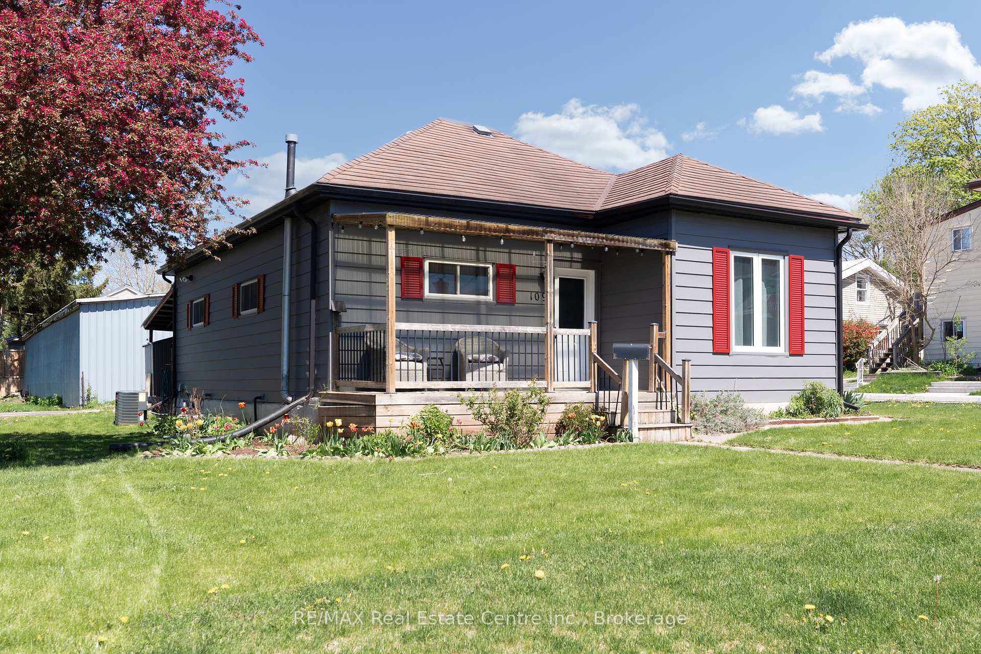 Property Photo: 109 Carroll Street ON N5C 1W1