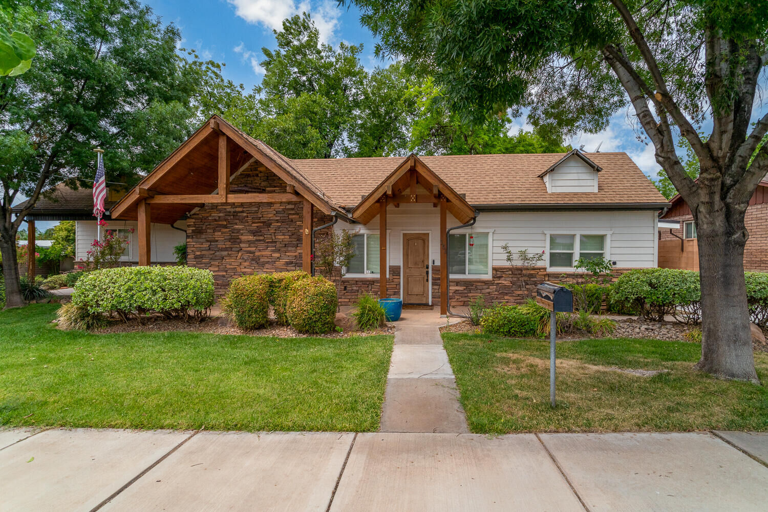 Property Photo: 151 N Main St UT 84780
