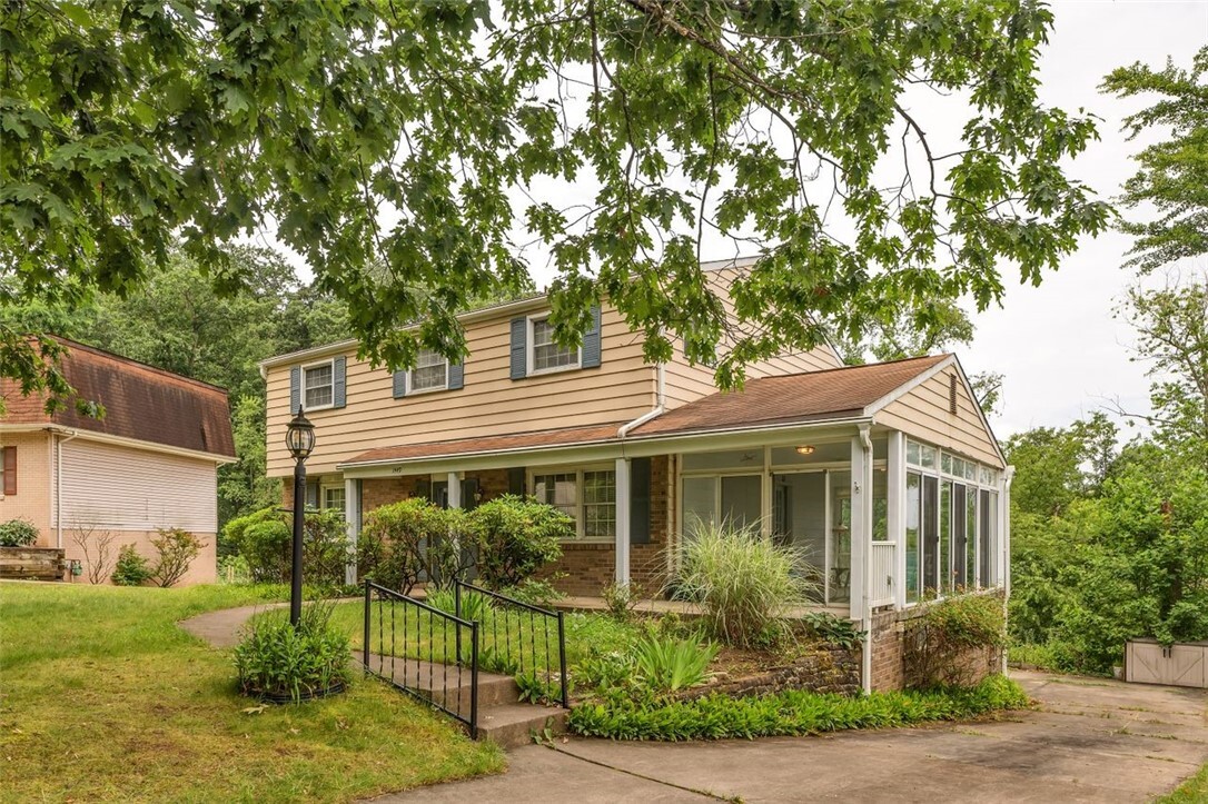 Property Photo: 1449 Parkview Dr PA 15101