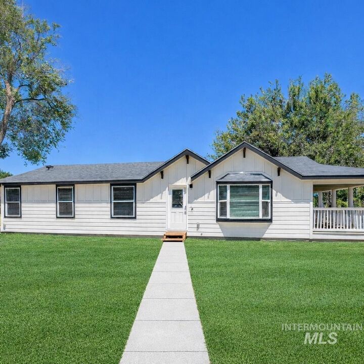 Property Photo:  320 E Arthur Ave  ID 83623 