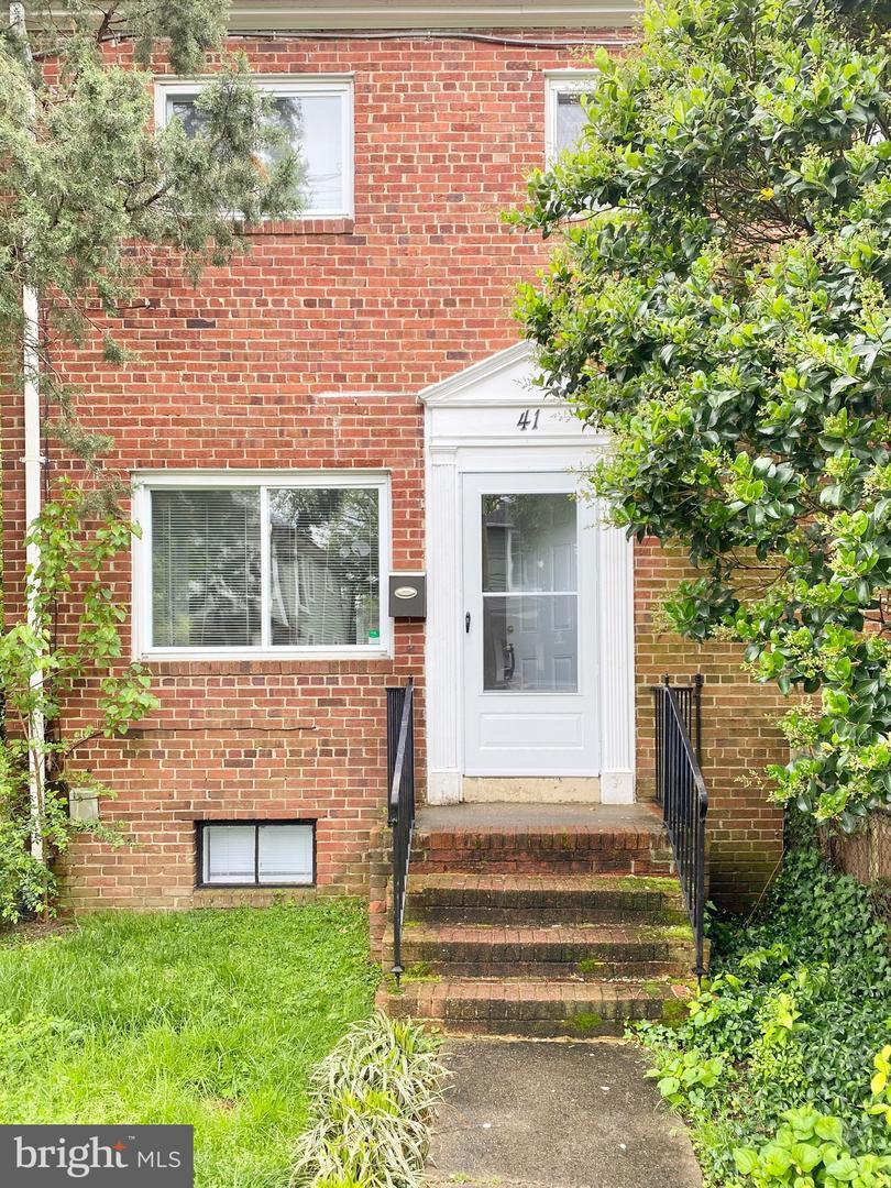 Property Photo: 41 E Windsor Avenue VA 22301