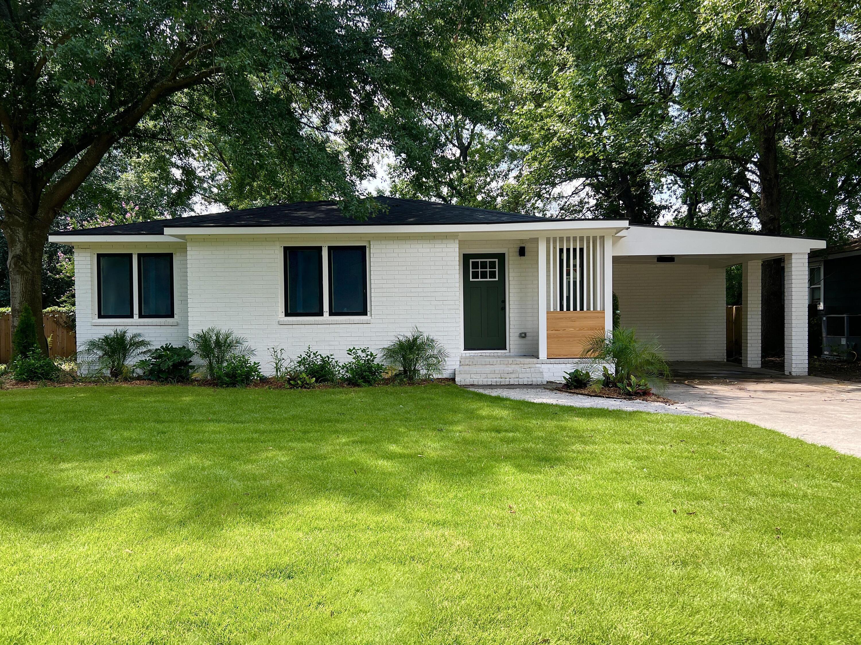 Property Photo: 1609 Larry Street SC 29406