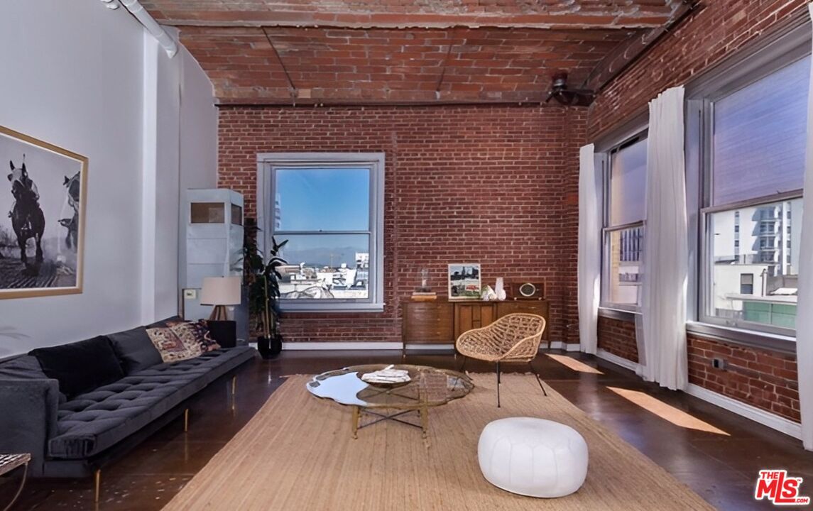 Property Photo: 215 W 7th St CA 90014
