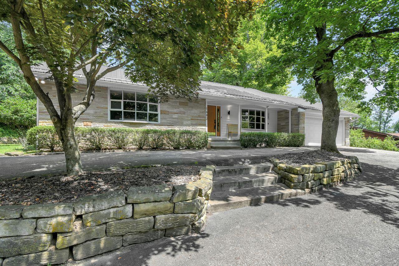 Property Photo: 1682 Bryn Mawr Drive OH 43055