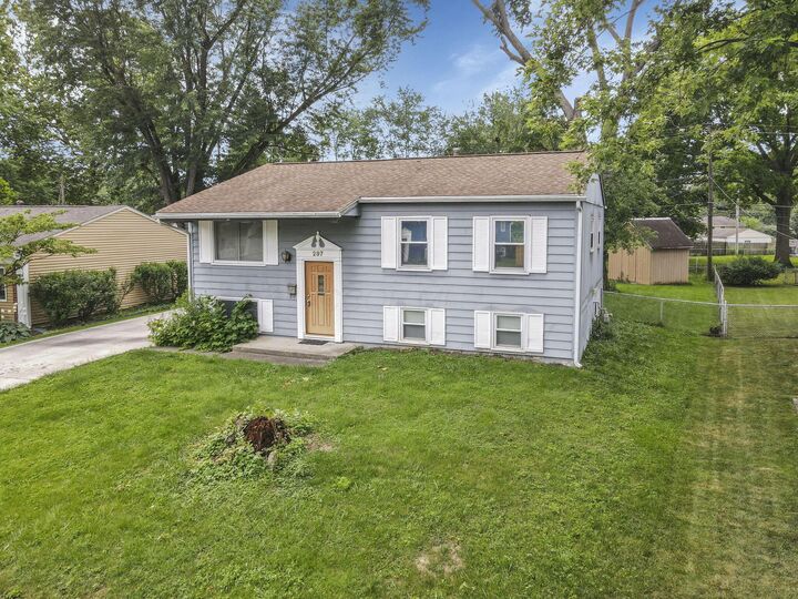 Property Photo: 297 Haymarket Place OH 43230