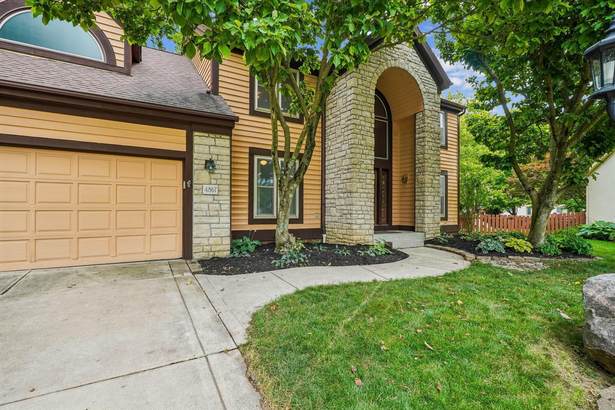Property Photo: 4867 Sarasota Court OH 43026