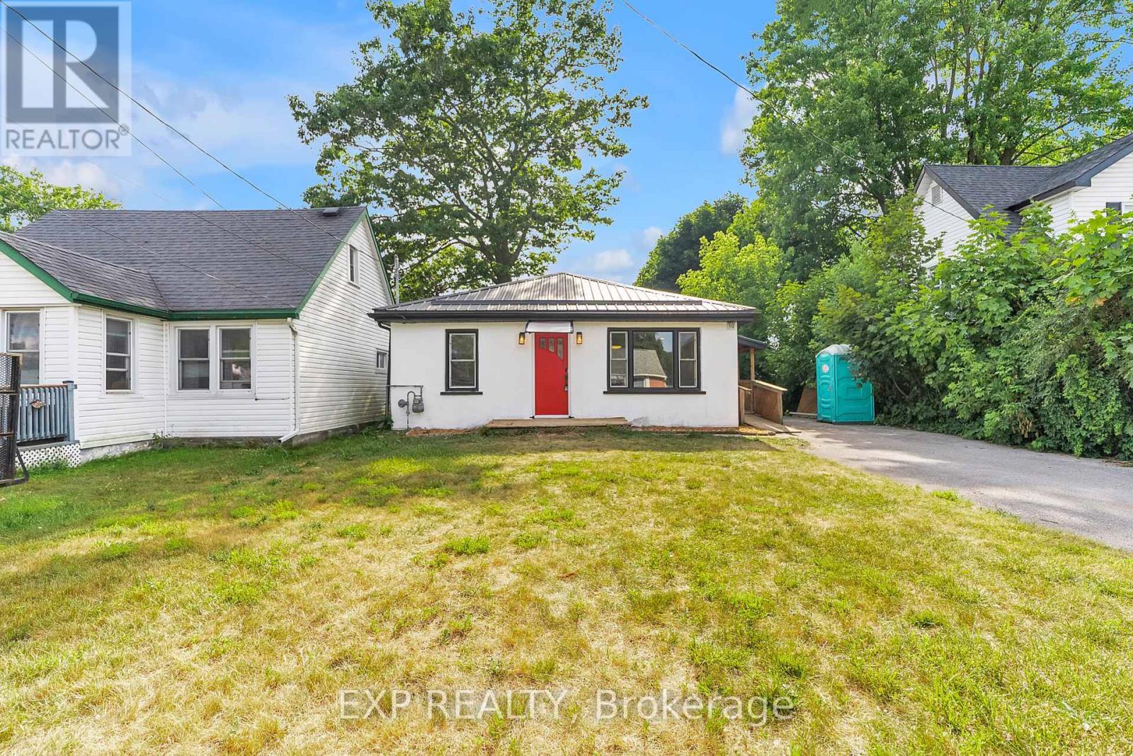 Property Photo: 30 Leonard Avenue ON K8V 2R4