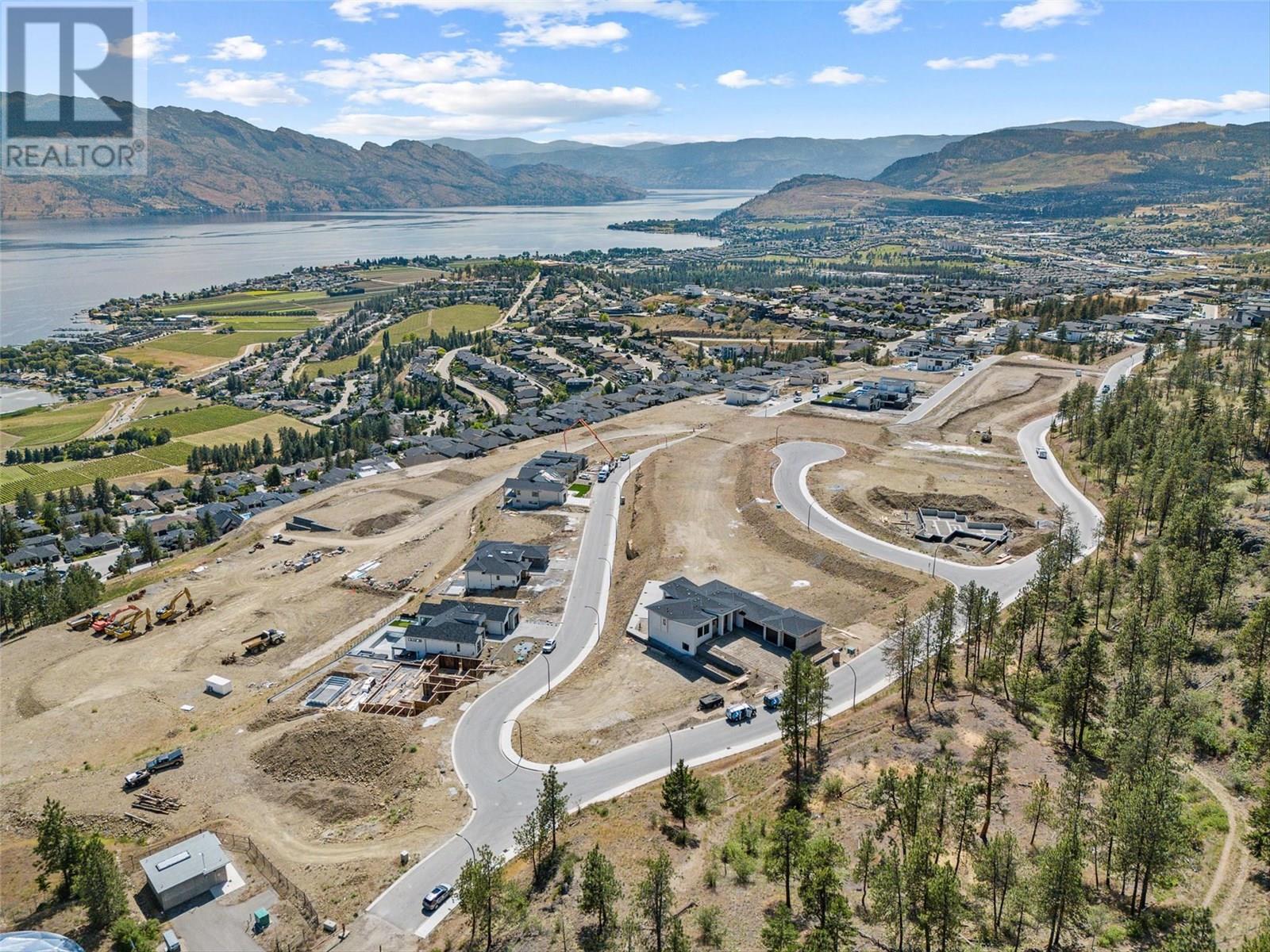 Photo de la propriété:  1359 Cabernet Way  BC V4T 0E9 