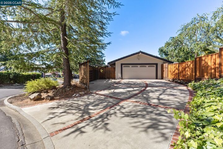 Property Photo:  645 Dolphin Dr  CA 94526 