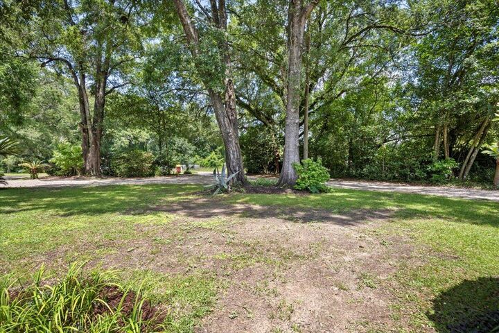 Property Photo: 295 Garden Street FL 32536