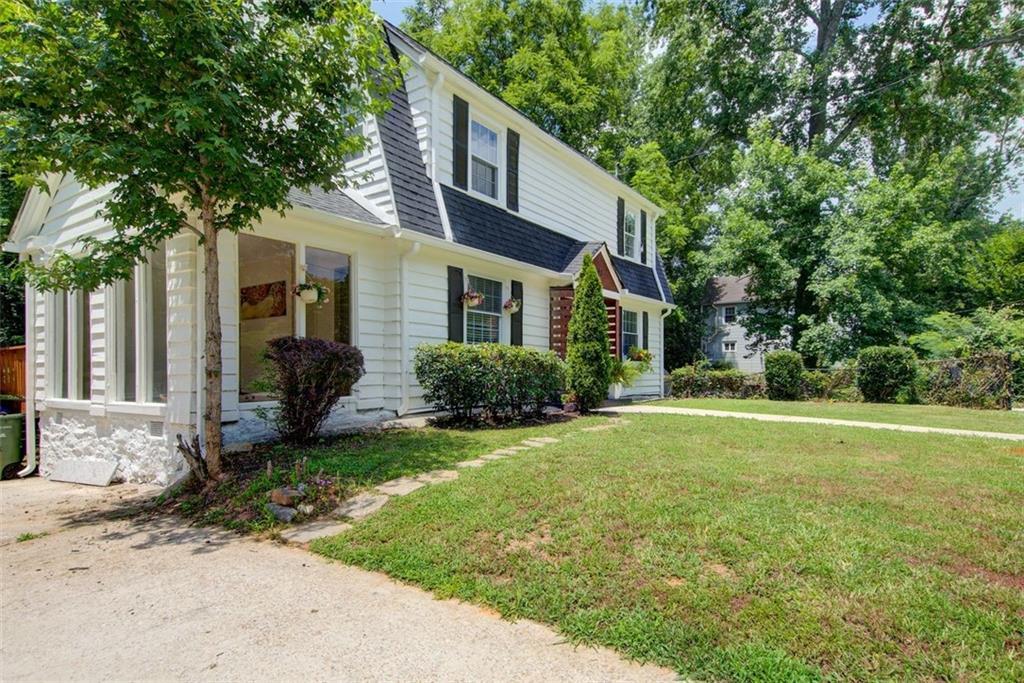 Property Photo: 1698 Kenmore Street SW GA 30311