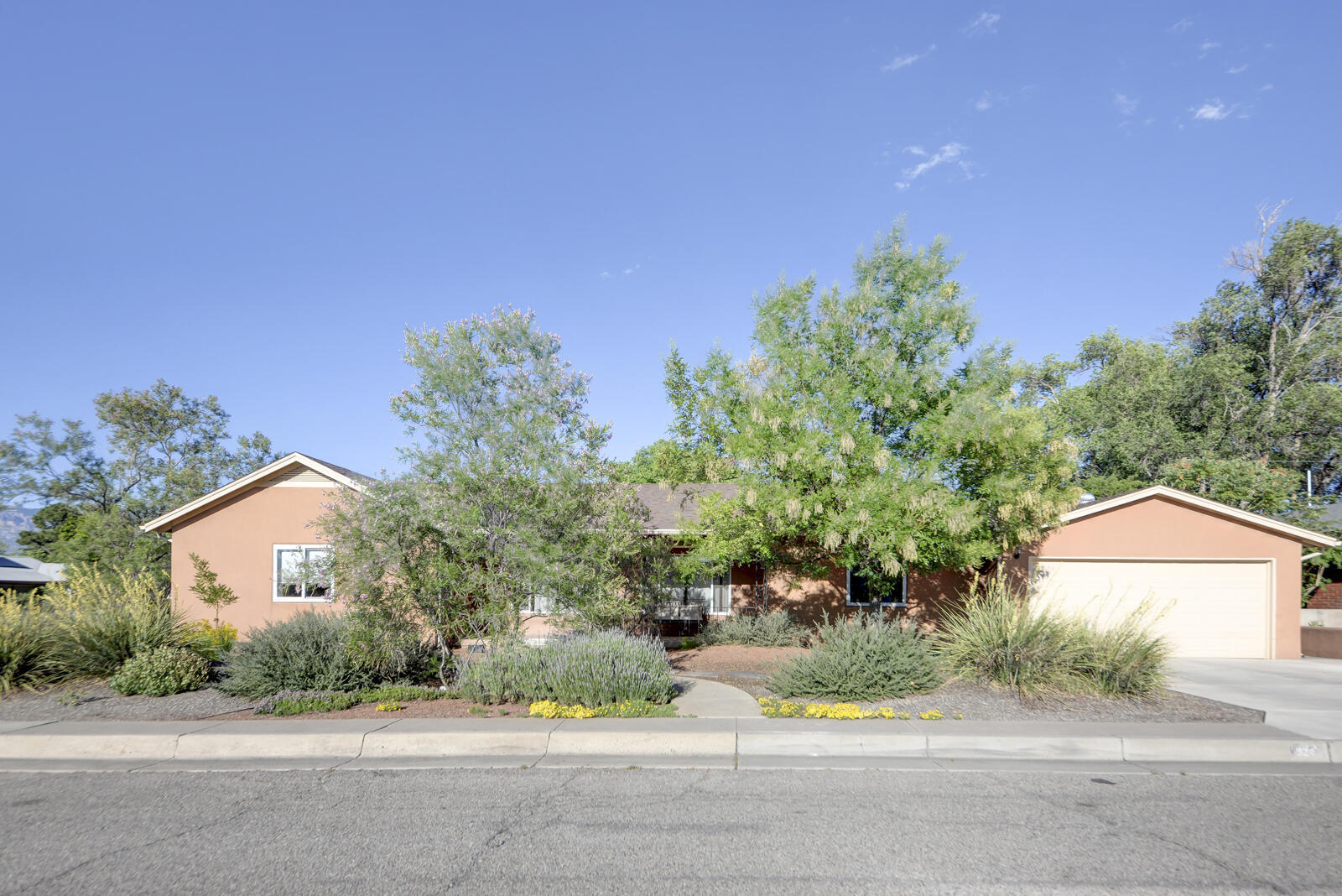 Property Photo: 924 Hermosa Drive NE NM 87110