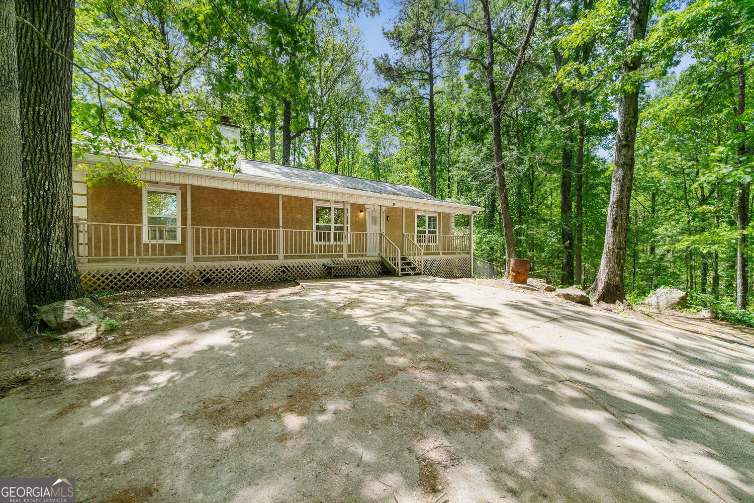Property Photo: 507 Lakeshore Drive GA 30281