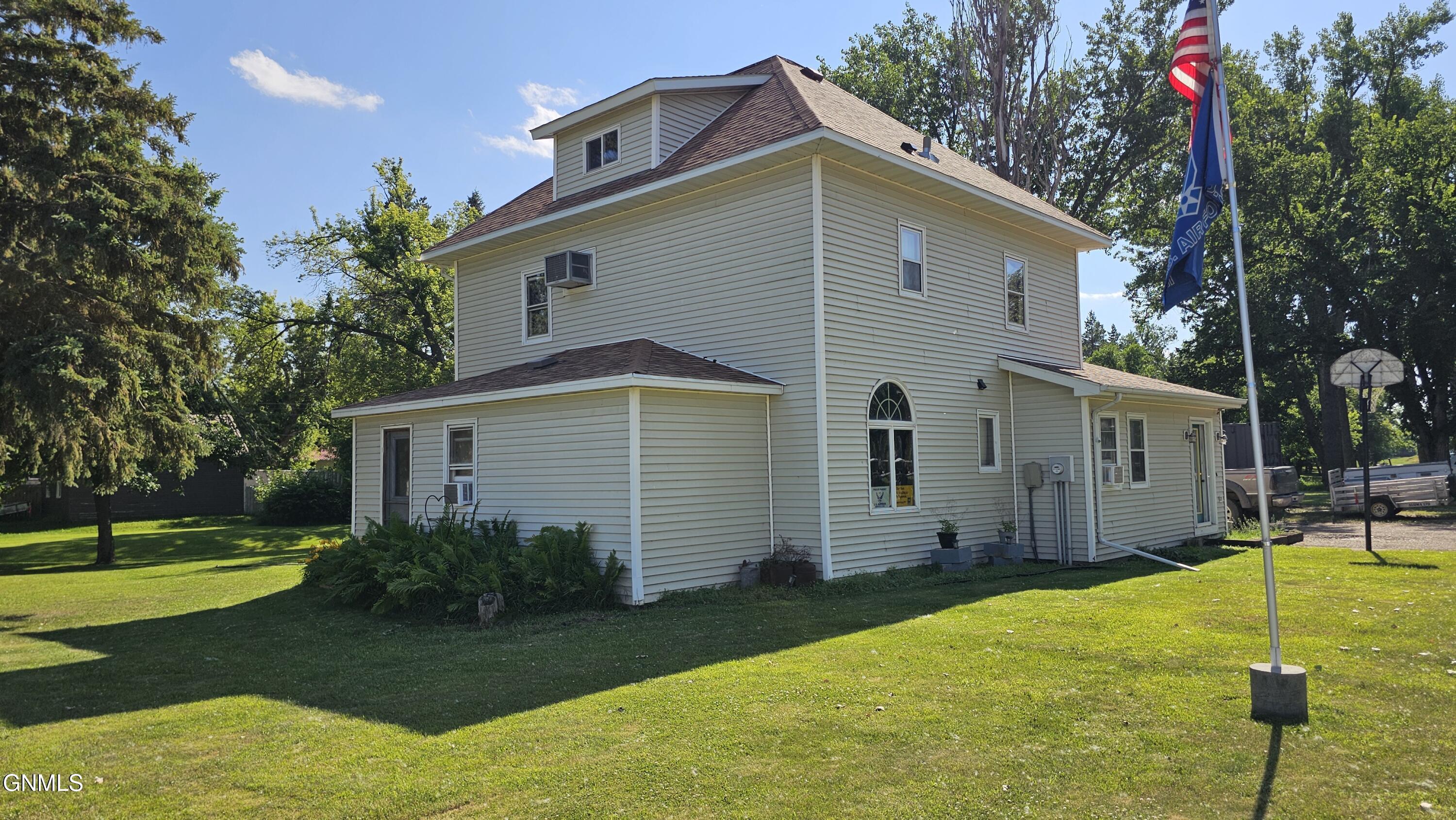Property Photo: 715 4th Street ND 58433
