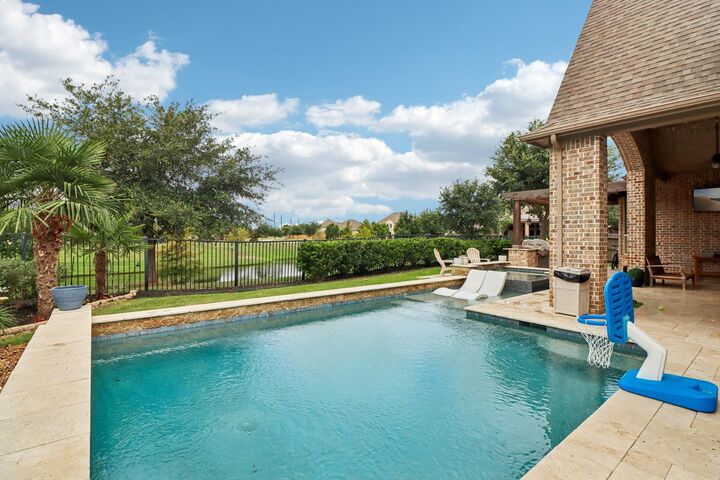 Property Photo: 2818 Dogwood Terrace Lane TX 77494