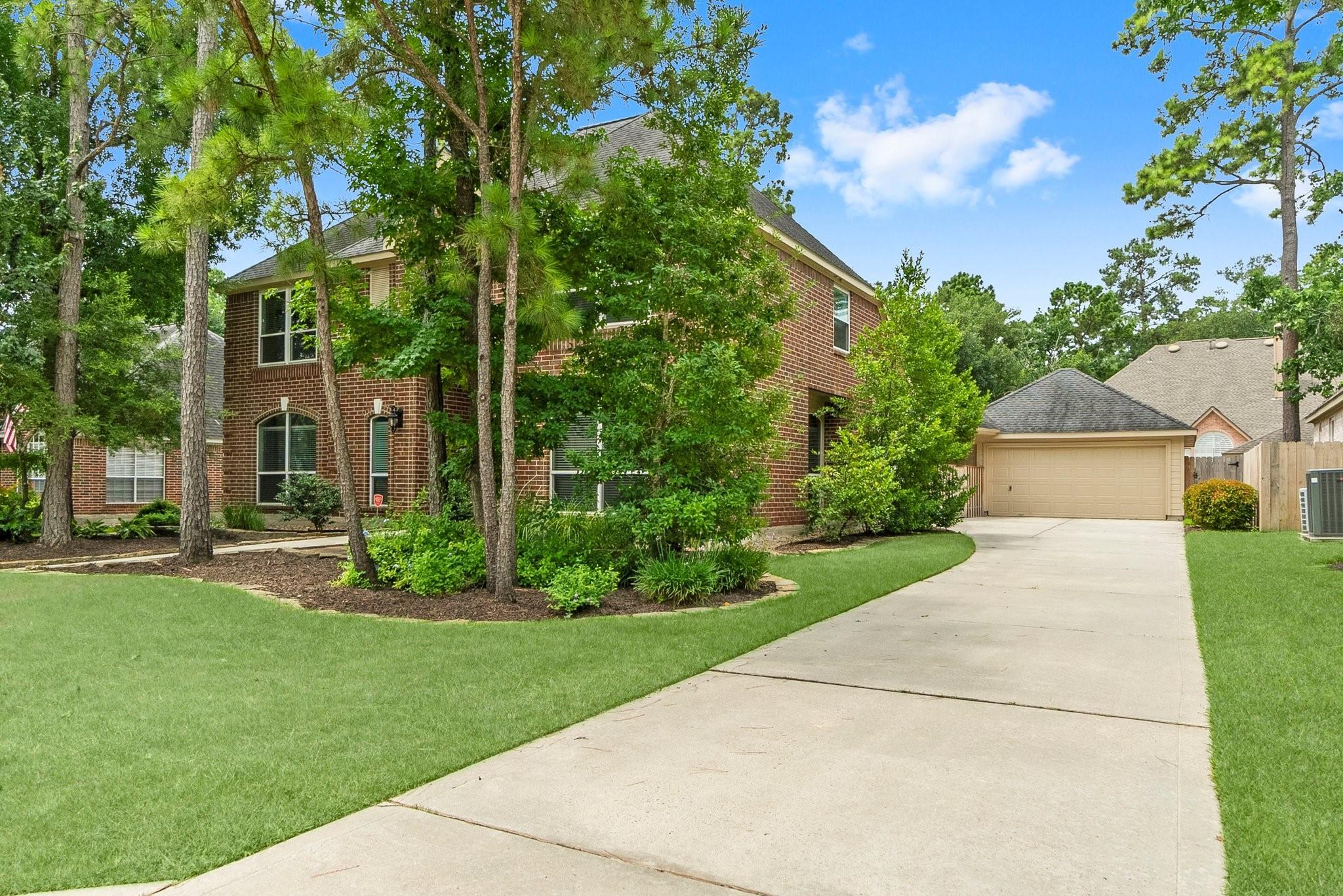 Property Photo: 23 Sparklewood Place TX 77381