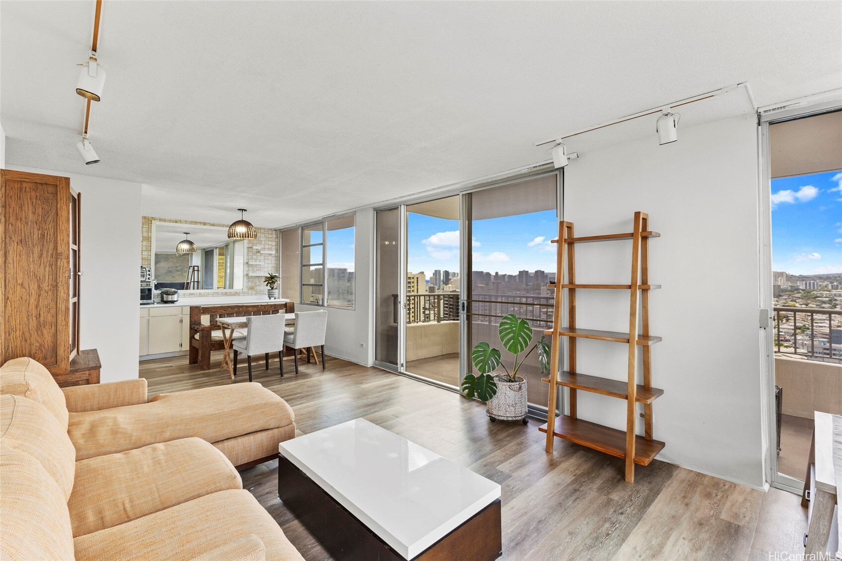 2825 S King Street 2504  Honolulu HI 96826 photo