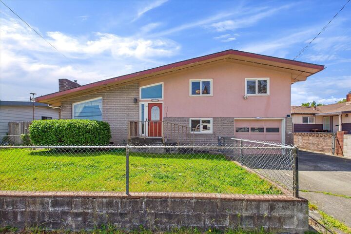 670 Eureka Street  Eureka CA 95503 photo