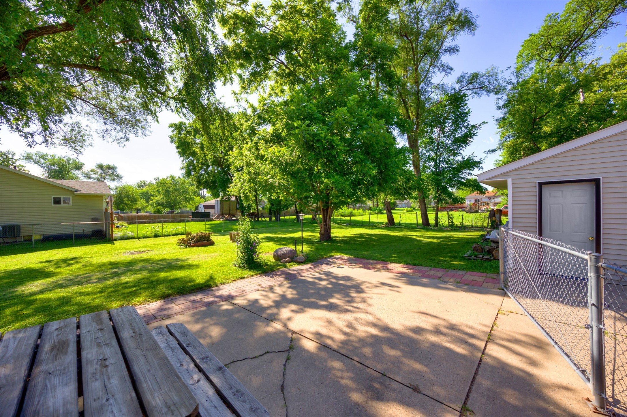 Property Photo: 5910 Tonka Avenue IA 50312