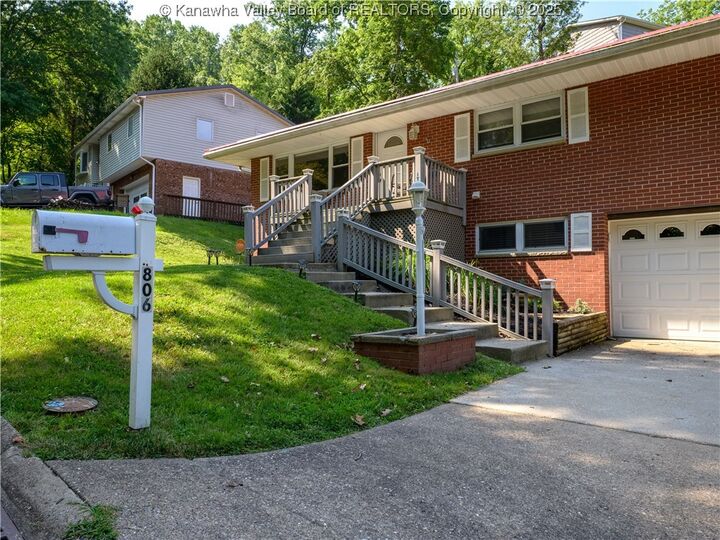 Property Photo:  806 Whispering Way  WV 25303 