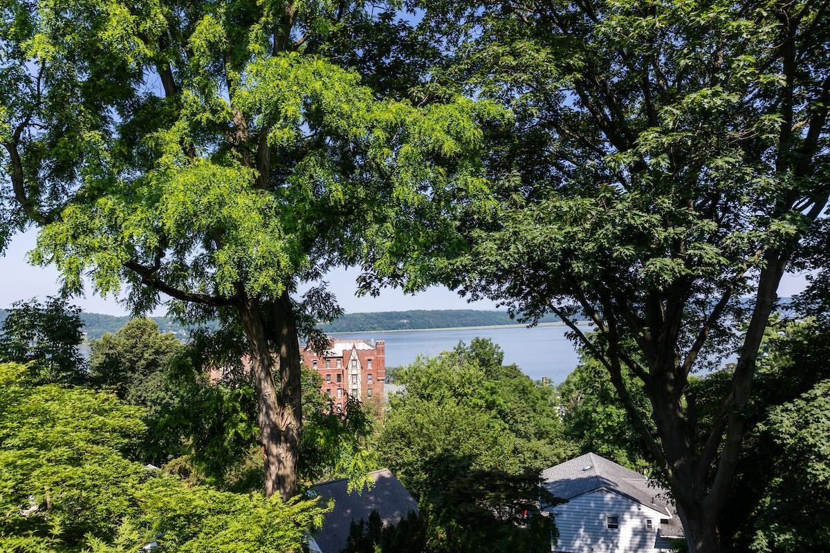 Property Photo: 38 Oliphant Avenue 7 NY 10522