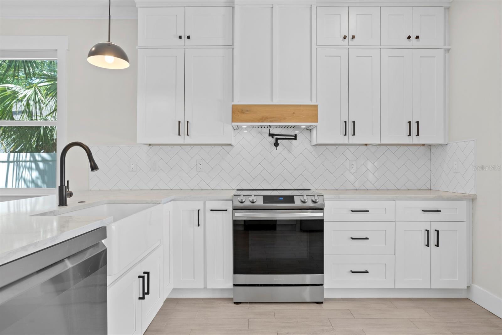 Property Photo: 101 W Emma Street FL 33603