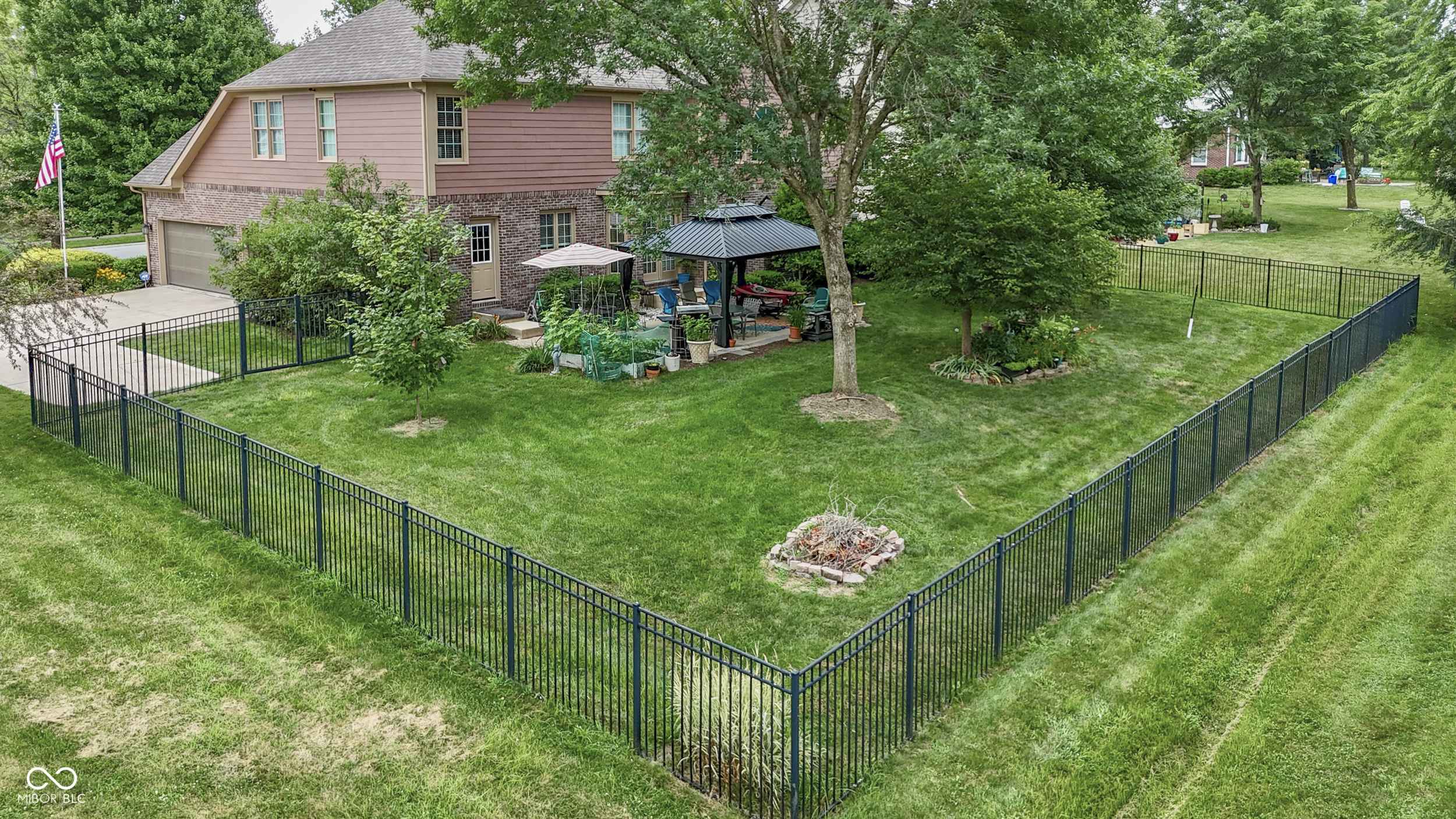 Property Photo: 860 Old Eagle Way IN 46143