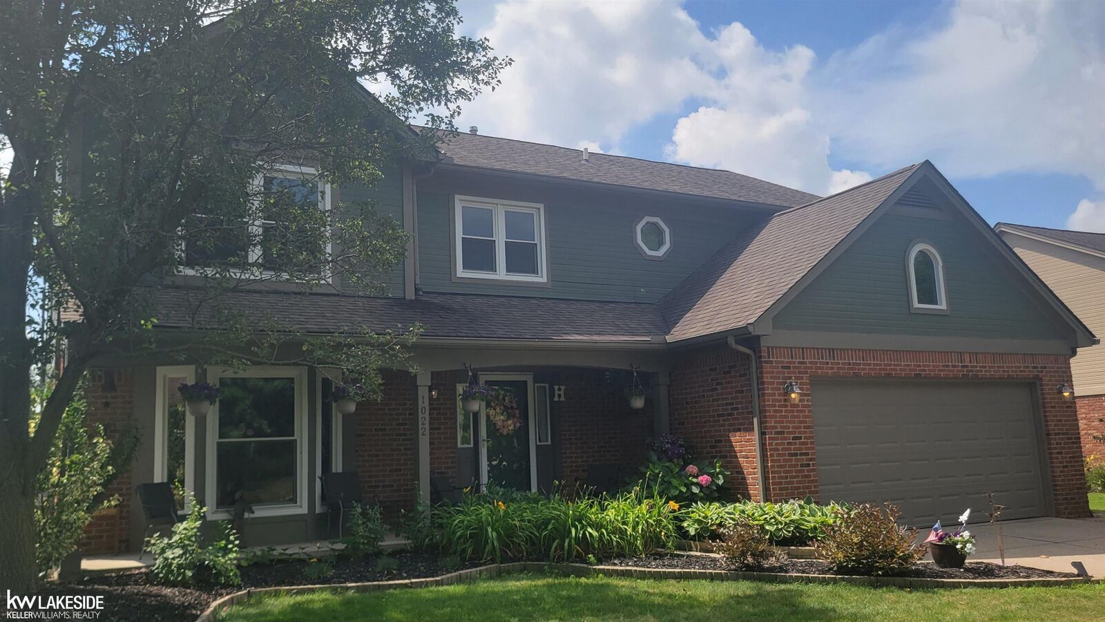 Property Photo:  1022 Pointe Place Boulevard  MI 48307 
