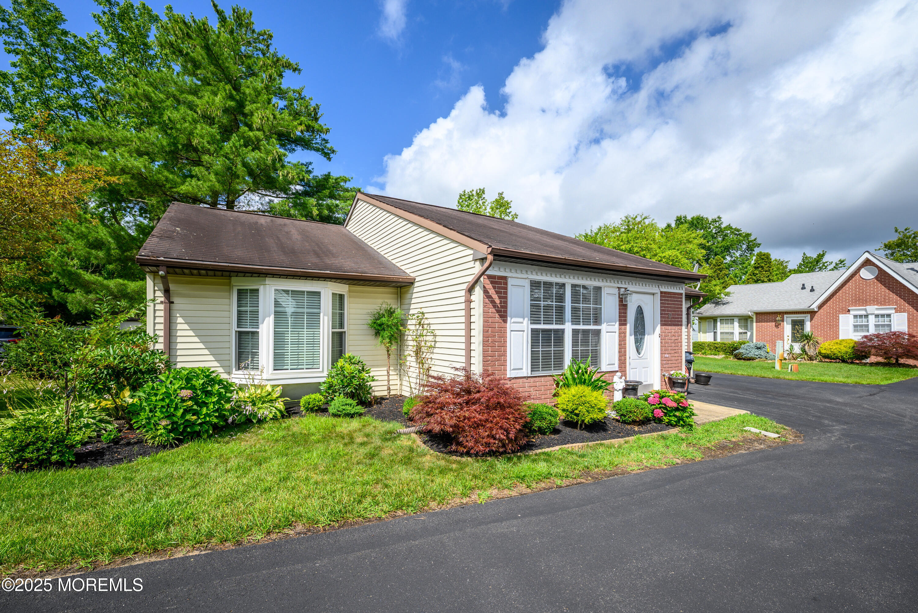 Property Photo: 17 Linton Close 1000 NJ 07728