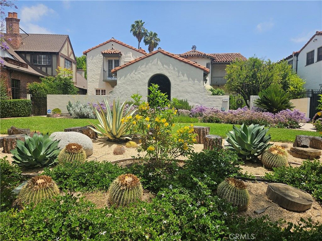 Property Photo:  408 North McCadden Place  CA 90004 