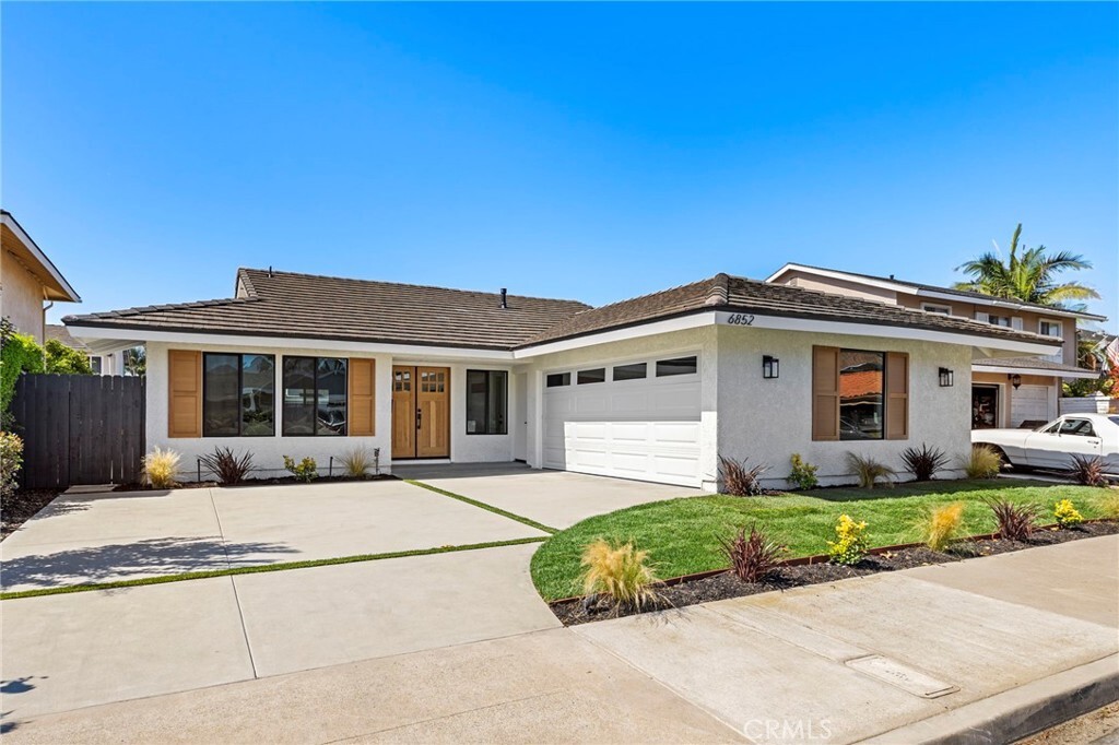 6852 Vista Del Sol Drive  Huntington Beach CA 92647 photo