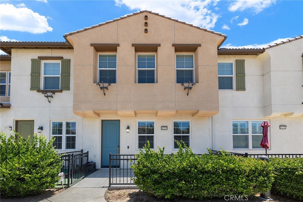 Property Photo: 40203 Calle Real CA 92563