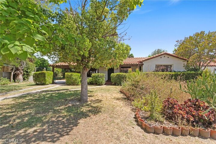 Property Photo: 733 W 24th Street CA 92405
