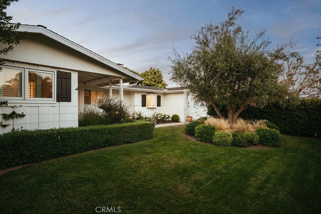 Property Photo: 484 E 16th Street CA 92627