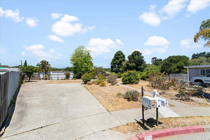 Property Photo:  10 Mono Court  CA 93433 