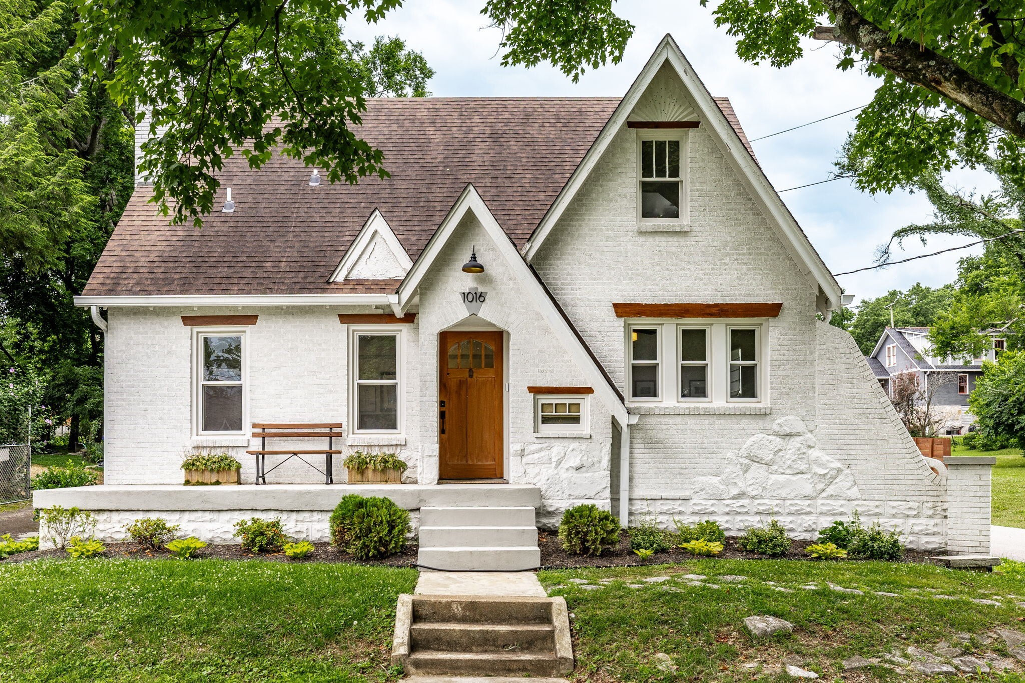 Property Photo: 1016 Iverson Ave TN 37216
