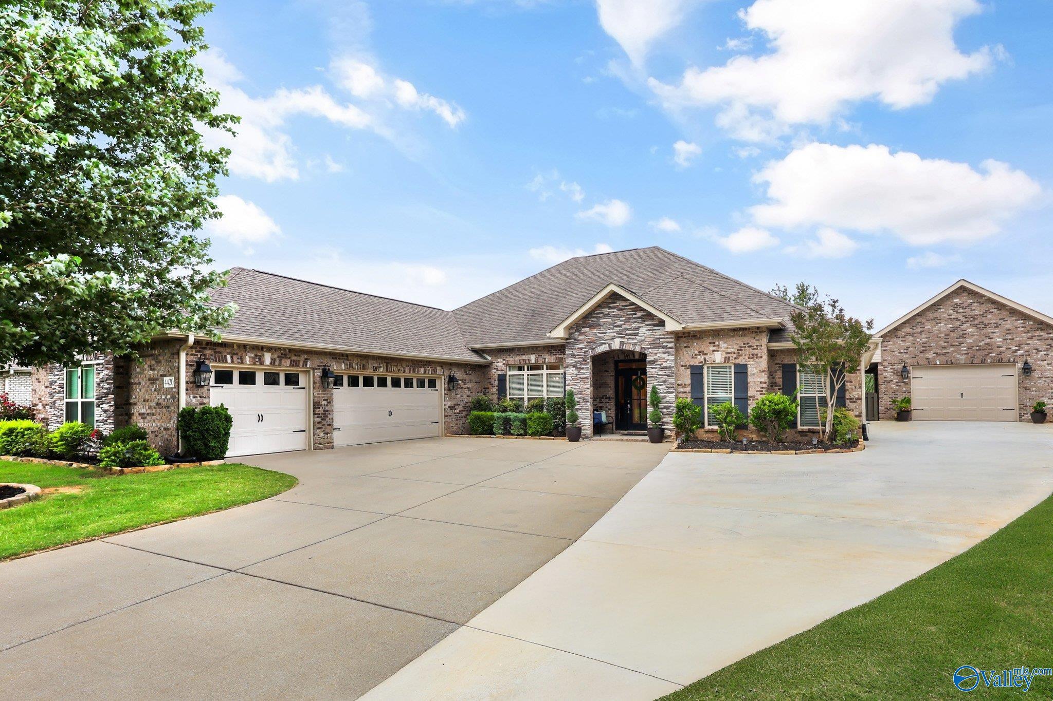 Property Photo: 4420 Duskin Court AL 35763
