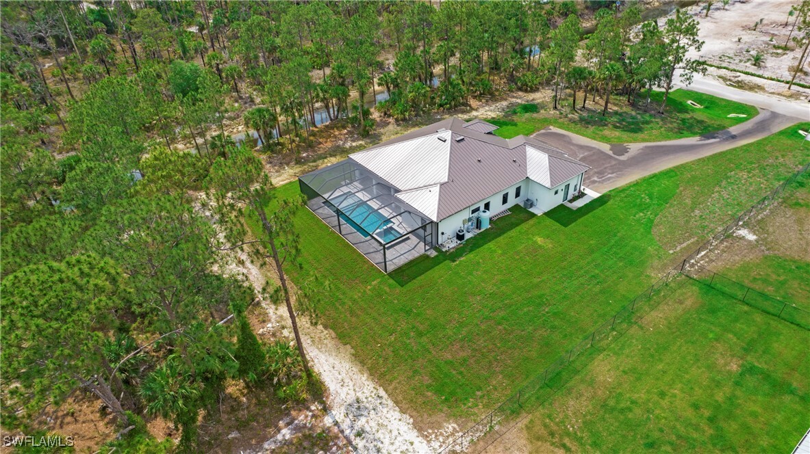 Property Photo: 2308 6th Avenue SE FL 34117